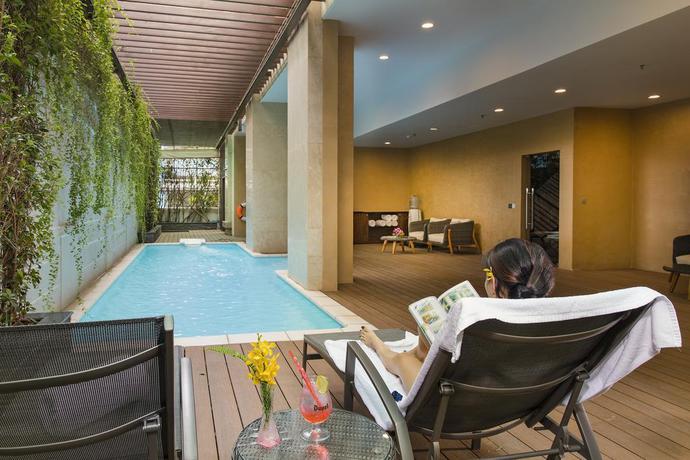Imagen de la piscina del Hotel Lavish 18 Residence. Foto 8