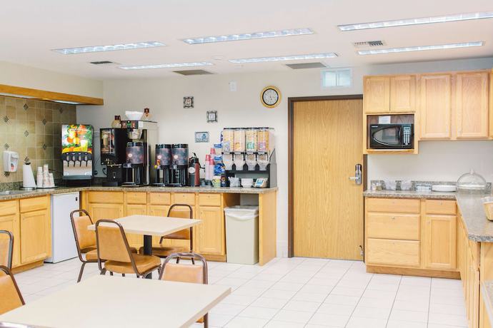 Imagen del bar/restaurante del Hotel Lavissh Inn & Suites. Foto 1