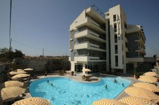 Imagen de la piscina del Hotel Lavita'S. Foto 5