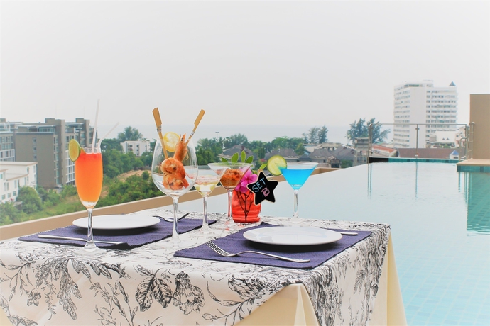 Imagen de la piscina del Hotel Lawinta Pattaya. Foto 18