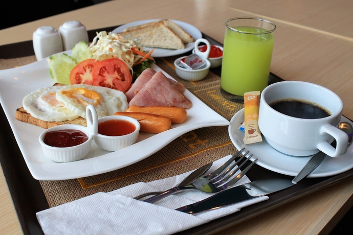 Imagen del bar/restaurante del Hotel Lawinta Pattaya. Foto 3