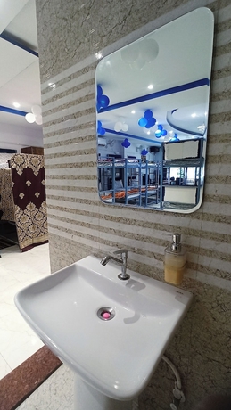 Imagen de la habitación del Hotel Laxmi Dormitory | 2 mins walk from Prem Mandir. Foto 13