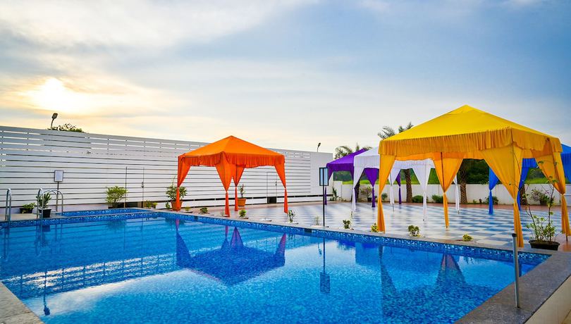 Imagen de la piscina del Hotel Laxmi Empire. Foto 20