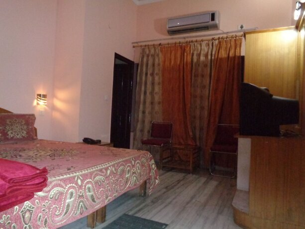 Imagen de la habitación del Hotel Laxmi Palace, Dehradun. Foto 22