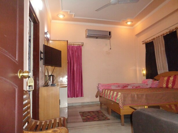 Imagen de la habitación del Hotel Laxmi Palace, Dehradun. Foto 24
