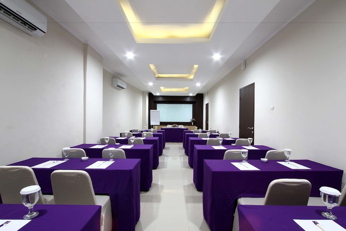 Imagen de los interiores del Hotel Laxston By Front One. Foto 16