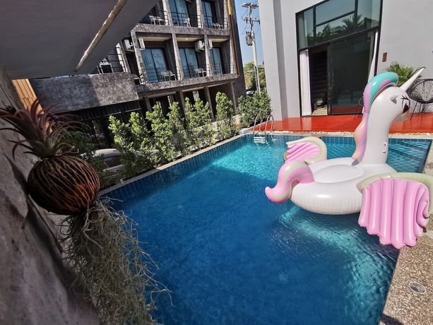 Imagen de la piscina del Hotel Lay Hotel. Foto 13