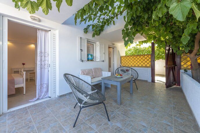 Imagen de la habitación del Hotel Laza Beach Inn. Foto 19