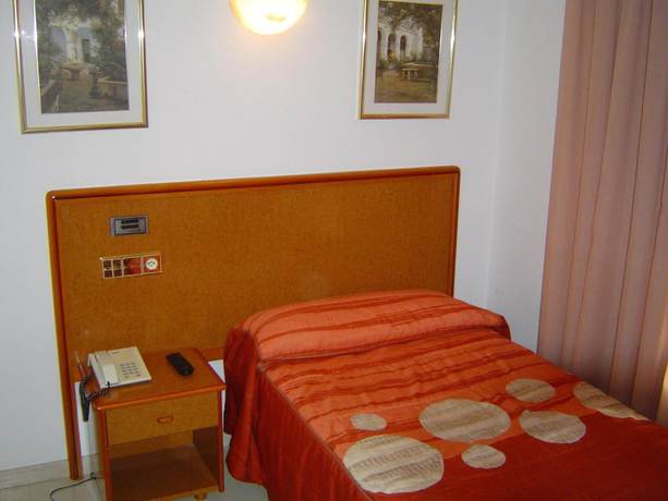 Imagen de la habitación del Hotel Lazaro, Calamocha. Foto 5