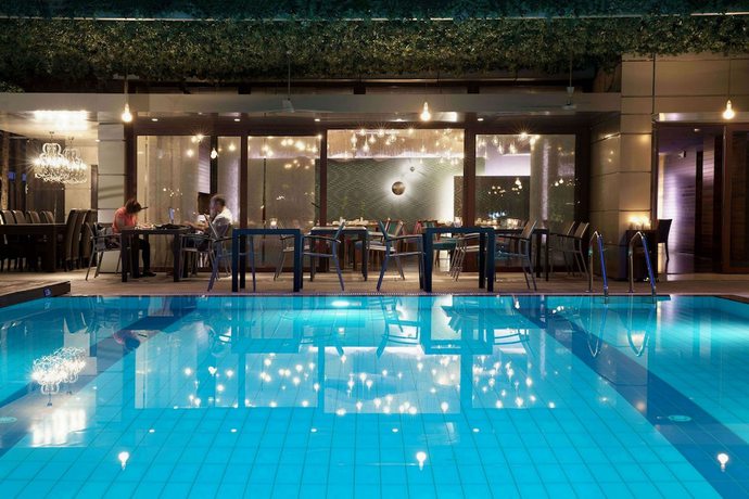 Imagen de la piscina del Hotel Lazart Hotel, Trademark Collection by Wyndham. Foto 20