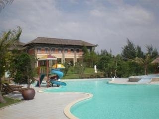 Imagen de la piscina del Hotel Lazi Beach Resort. Foto 6