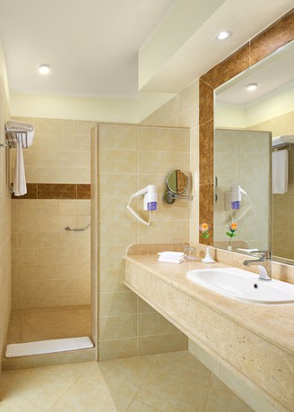 Imagen de la habitación del Hotel Lazuli Marsa Alam. Foto 8