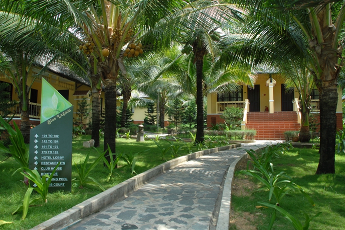 Imagen de los exteriores del Hotel L'azure Resort and Spa. Foto 11