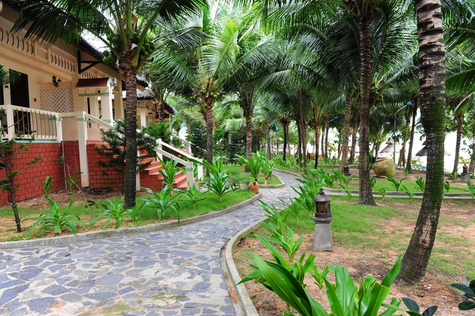 Imagen de los exteriores del Hotel L'azure Resort and Spa. Foto 16