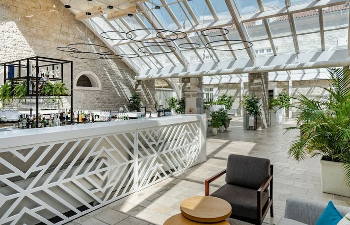 Imagen general del Hotel Lazure and Marina. Foto 4