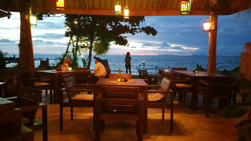 Imagen del bar/restaurante del Hotel Lazy Days Bungalows. Foto 6