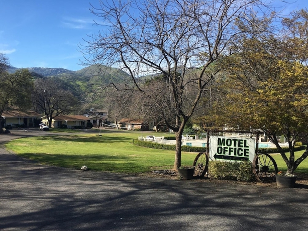 Imagen de los exteriores del Hotel Lazy J Ranch Motel. Foto 9