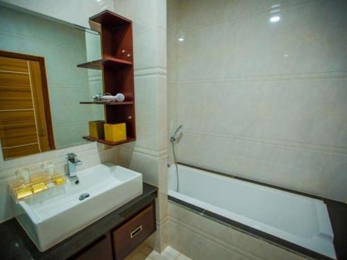 Imagen de la habitación del Hotel Lbn Asian. Foto 6