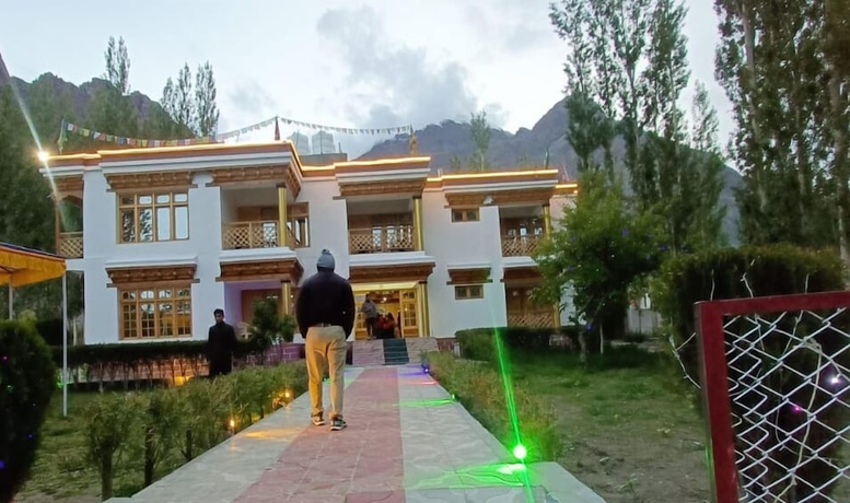 Imagen de los interiores del Hotel Ldumra Oasis. Foto 11