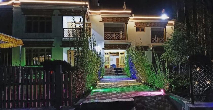 Imagen de los interiores del Hotel Ldumra Oasis. Foto 12