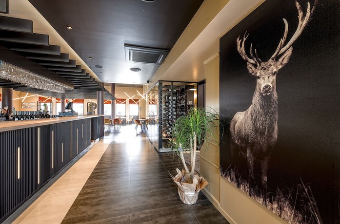 Imagen del bar/restaurante del Hotel Le 830. Foto 3