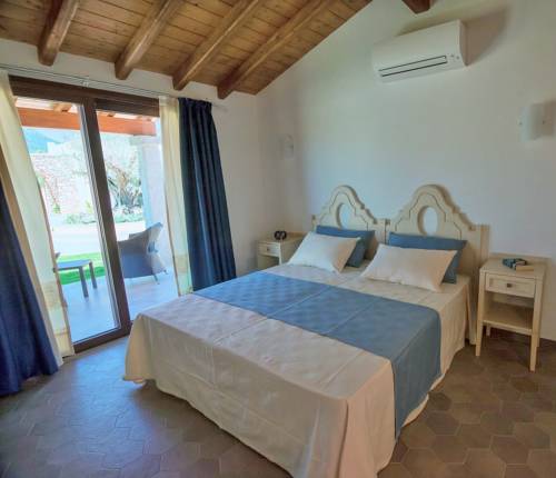 Imagen de la habitación del Hotel Le Anfore, Crabonaxa/Villasimius. Foto 7