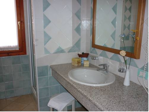 Imagen de la habitación del Hotel Le Anfore, Crabonaxa/Villasimius. Foto 16