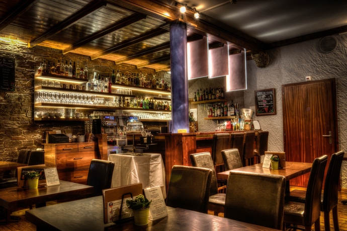 Imagen del bar/restaurante del Hotel Le Baron Tavernier Restaurants Spa. Foto 4