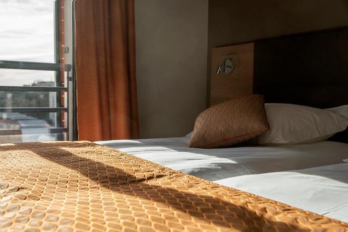 Imagen de la habitación del Hotel Le Bastia. Foto 9