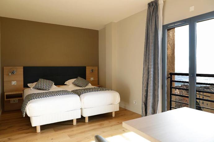 Imagen de la habitación del Hotel Le Bastia. Foto 14