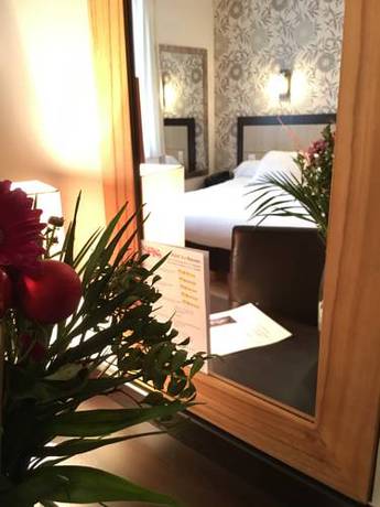 Imagen de la habitación del Hotel Le Bayeux. Foto 6