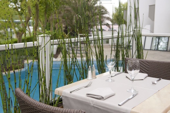 Imagen del bar/restaurante del Hotel Le Bayonne. Foto 5