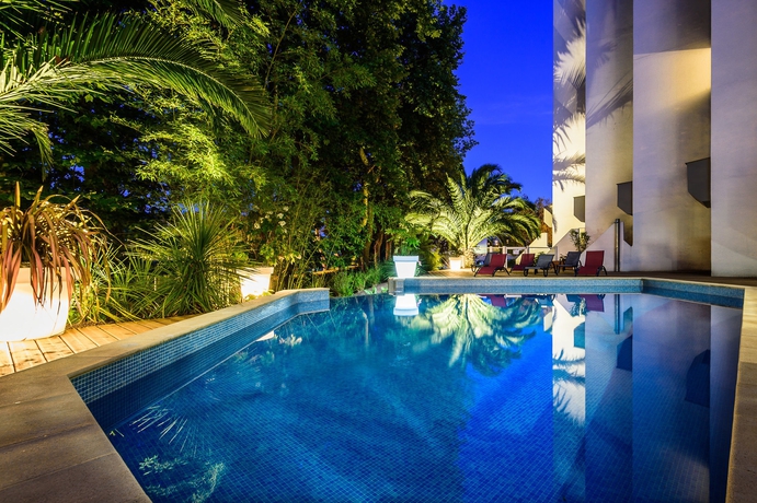 Imagen de la piscina del Hotel Le Bayonne. Foto 15