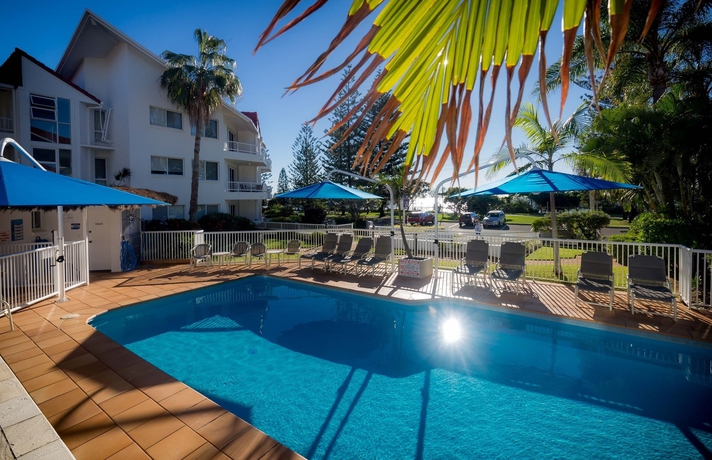Imagen de la piscina del Hotel Le Beach Apartments. Foto 7