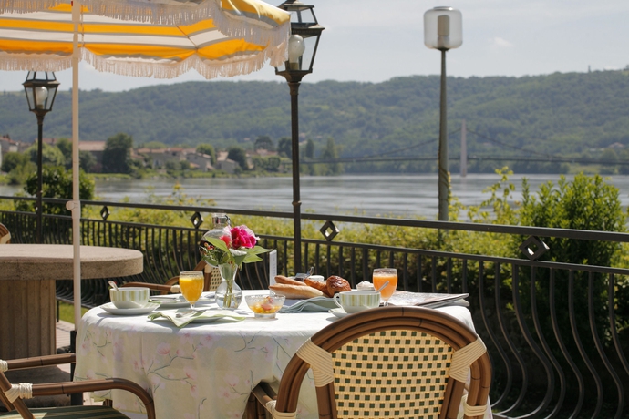 Imagen del bar/restaurante del Hotel Le Beau Rivage, CONDRIEU. Foto 2