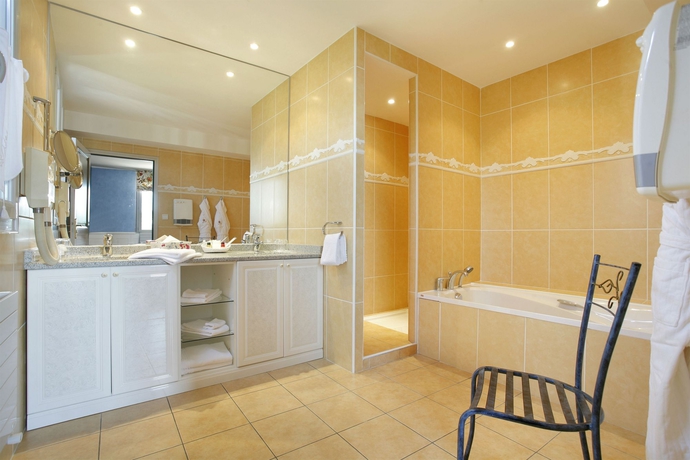 Imagen de la habitación del Hotel Le Beau Rivage, CONDRIEU. Foto 11