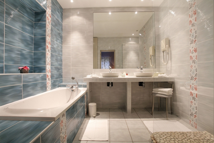 Imagen de la habitación del Hotel Le Beau Rivage. Foto 8