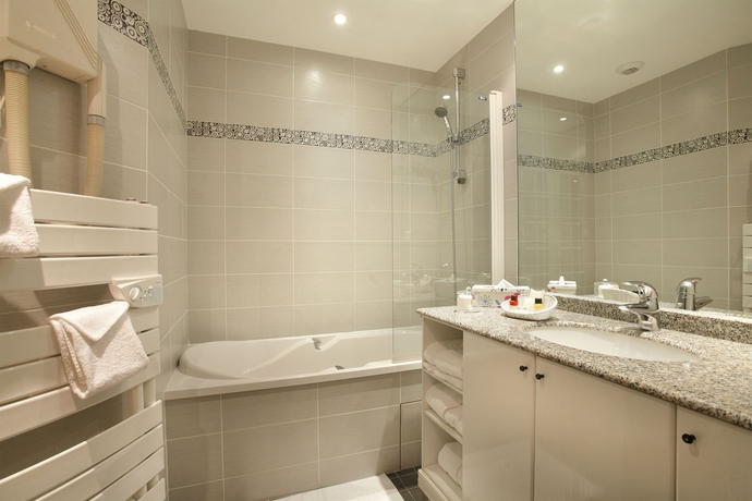 Imagen de la habitación del Hotel Le Beau Rivage. Foto 10