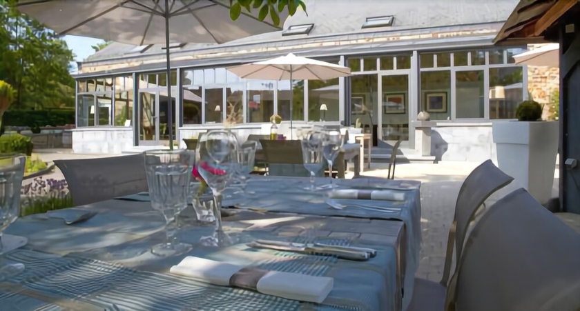 Imagen del bar/restaurante del Hotel Le Beau S&eacute;jour, Nassogne. Foto 4