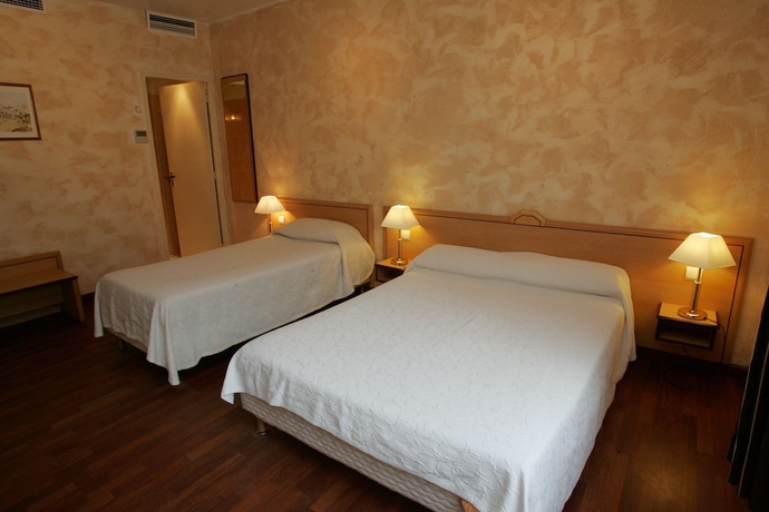 Imagen de la habitación del Hotel Le Beau S&eacute;jour, Saint Raphael. Foto 5