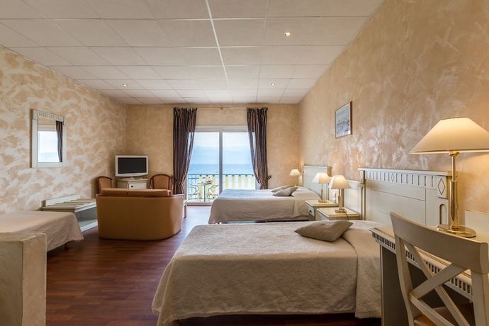 Imagen de la habitación del Hotel Le Beau S&eacute;jour, Saint Raphael. Foto 6