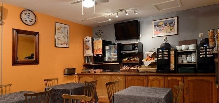 Imagen del bar/restaurante del Hotel Le Beaugency. Foto 2