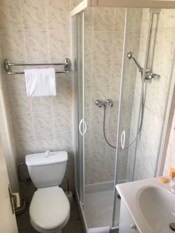 Imagen de la habitación del Hotel Le Bel Abri. Foto 5
