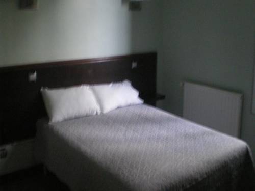 Imagen de la habitación del Hotel Le Bellevue, Cachan. Foto 7