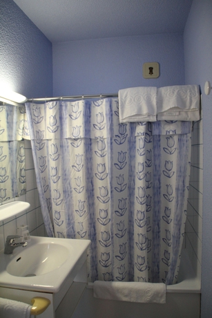 Imagen de la habitación del Hotel Le Bellevue, Caen. Foto 5