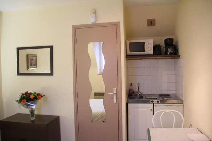Imagen de la habitación del Hotel Le Bellevue, Caen. Foto 11