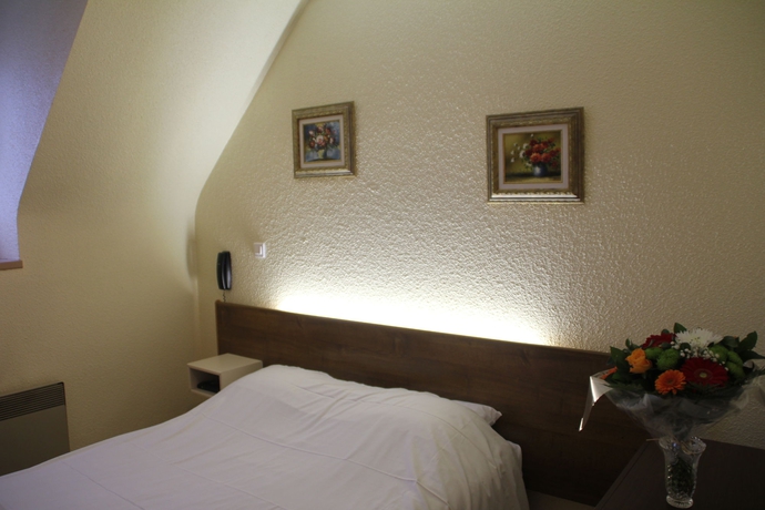 Imagen de la habitación del Hotel Le Bellevue, Caen. Foto 12
