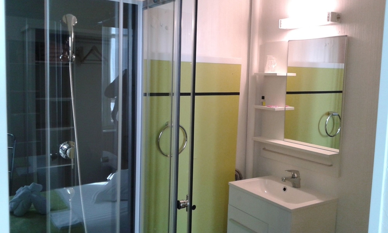 Imagen de la habitación del Hotel Le Biarritz - Vichy. Foto 11