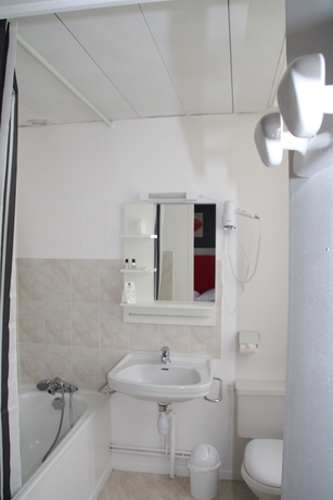 Imagen de la habitación del Hotel Le Biarritz - Vichy. Foto 15
