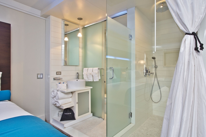 Imagen de la habitación del Hotel Le Bleu. Foto 7
